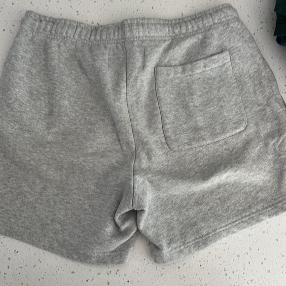 Sold Out
Land Rover Gray Core Fleece Sweat Shorts - Picture 5 of 7
